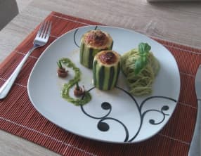 Concombre farcis et cappelini au pesto