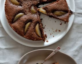 Tarte cake poire-fève tonka, d'après Christophe Felder