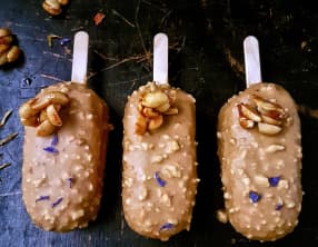 Financier au praliné enrobé de chocolat dulcey comme un magnum