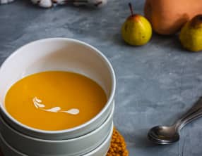 Soupe à la courge butternut et à la poire