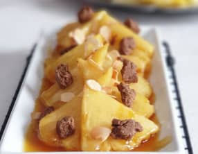 Ananas Caramélisé au Crumble Épicé