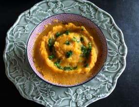 Purée de patates douces sauce aux herbes