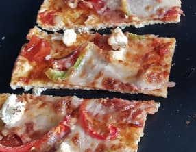 Pâte à pizza au chou-fleur et mozzarella