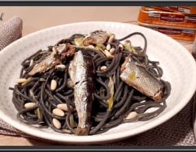 Spaghetti à la fondue de poireaux et sardines