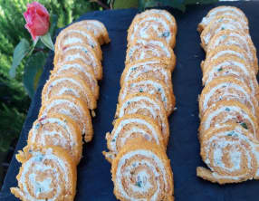 Roulé à la tomate ail et fines herbes