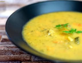 Soupe de courgettes et carottes aux épices