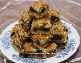 Carrés de tarte à la confiture de raisins noirs