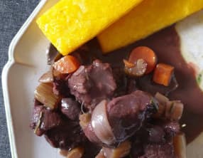 Civet de biche au vin rouge