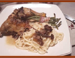 Poulet fermier au vin jaune et girolles