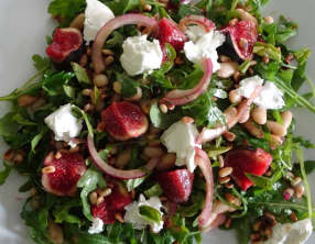 Salade de figues, haricots cannellini et pignons de pin