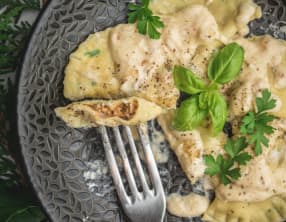 Raviolis aux girolles et herbes