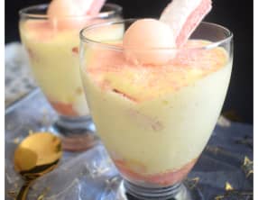 Tiramisu aux litchis et biscuits roses