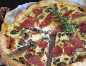 Tarte aux champignons de Paris et bresaola