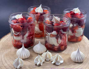 Pavlova aux fruits rouges en verrine