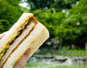 Sandwich japonais au porc pané