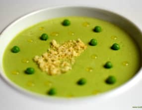 Velouté de petits pois tuile de parmesan