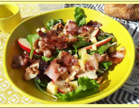 Salade de pomme lard noix et Comté
