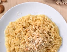 Orzo à la sauce crémeuse à la citrouille