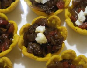Tartelettes au confit de poivron aux oignons et feta