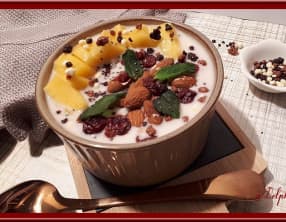 Bowl aux graines de chia, flocons d’avoine et mangue