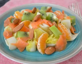 Salade d’endives aux kiwis, clémentines et truite fumée