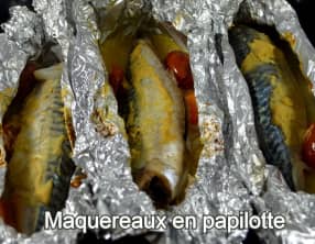 Maquereau en papillote à la moutarde et aux oignons