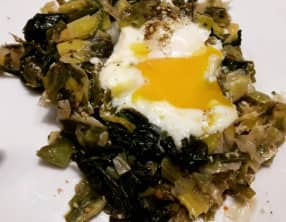 Oeufs braisés aux poireaux et au zaatar