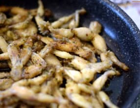 Cuisses de grenouille au beurre persillé