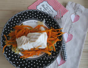 Dos de cabillaud sur lit de poireaux et carottes au lait de coco