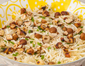 Salade de céleri rave aux noisettes et aux câpres