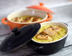 Cassolette de Saint-Jacques à la fondue de poireaux