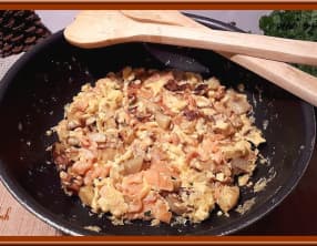 Omelette de pommes de terre et saumon fumé