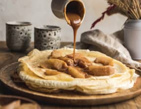 Crêpes au caramel beurre salé et pommes