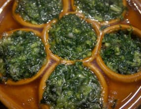 Escargots farcis à l'ail et au beurre persillé