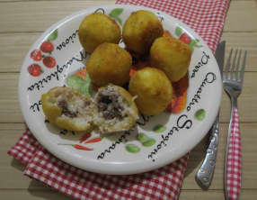 Croquettes de riz au boeuf et pecorino