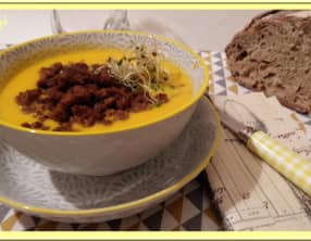 Velouté de potiron, carottes, oignons et lait de coco