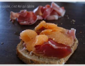 Tartine melon, jambon cru et miel