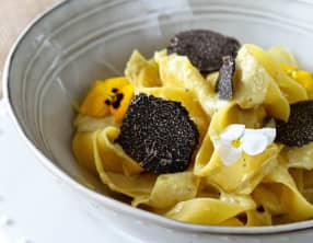 Pappardelles fraîches à la crème et truffe noire