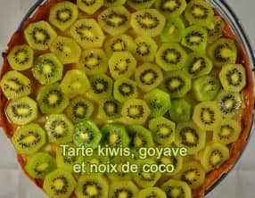 Tarte kiwis, goyave et noix de coco