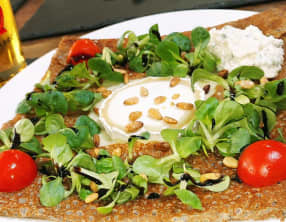 Galette bretonne de sarrasin aux deux fromages de chèvre