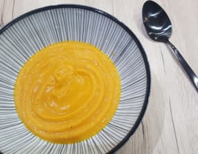 Soupe de carottes et patates douces au lait de coco