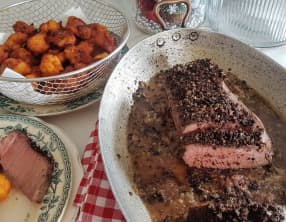 Rosbif ou rôti de boeuf aux poivres