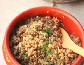 Sarrasin grillé aux oignons et à l'aneth