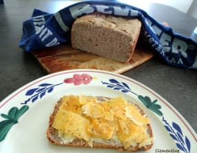 Pain à la farine de châtaigne et graines de lin