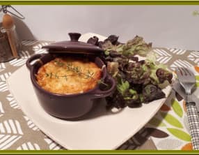 Clafoutis aux oignons, champignons et saumon