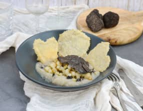 Crème de topinambours, topinambours rôtis et truffe d'hiver
