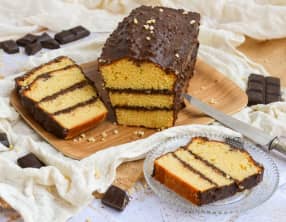 Cake fourré au chocolat et glaçage chocolat rocher