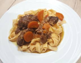 Joues de porc à la moutarde, bière et miel