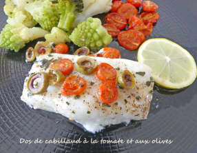 Dos de cabillaud à la tomate et aux olives
