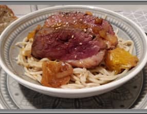 Magret de canard à l’orange et sauce soja sucrée